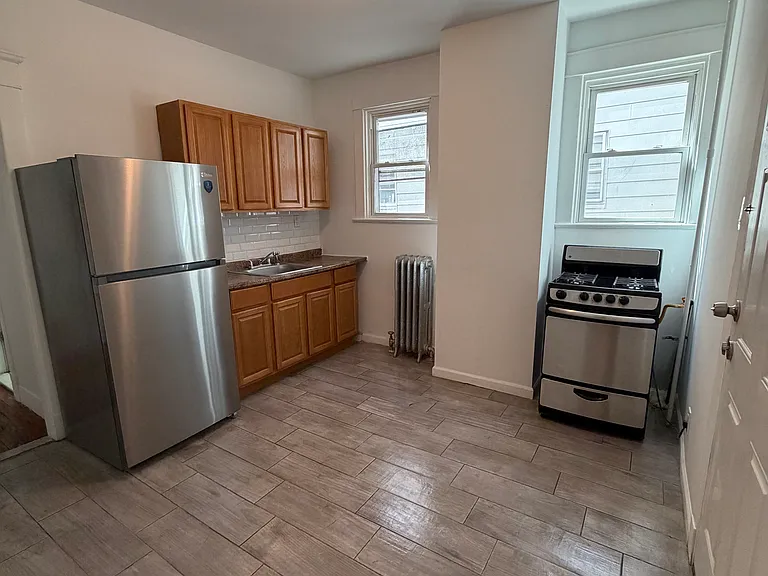 337 3rd St #1 — Photo 4