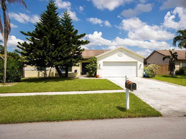 35 CEDAR Circle, Boynton Beach, FL 33436