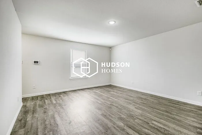 2033 Clay St — Photo 3