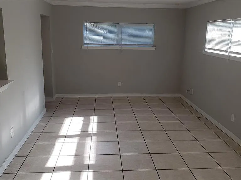887 Eastbrook Blvd — Photo 5