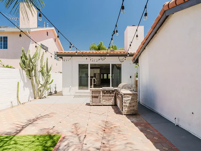17908 Califa St — Photo 33