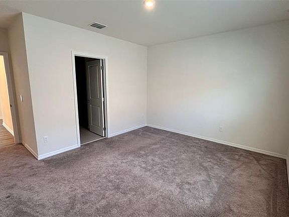 4th image of 3968 Fescue St