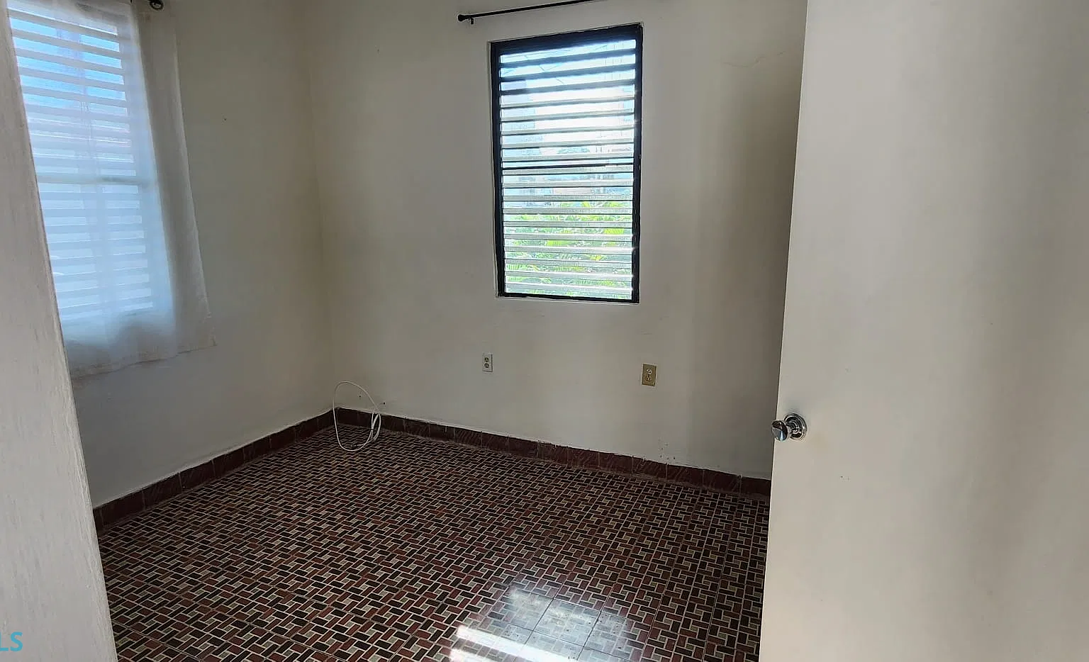 3 bed, 1.5 bath, 1200 sqft, $1,300 — Photo 4