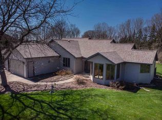 W7372 Spring Valley Dr, Greenville, WI 54942