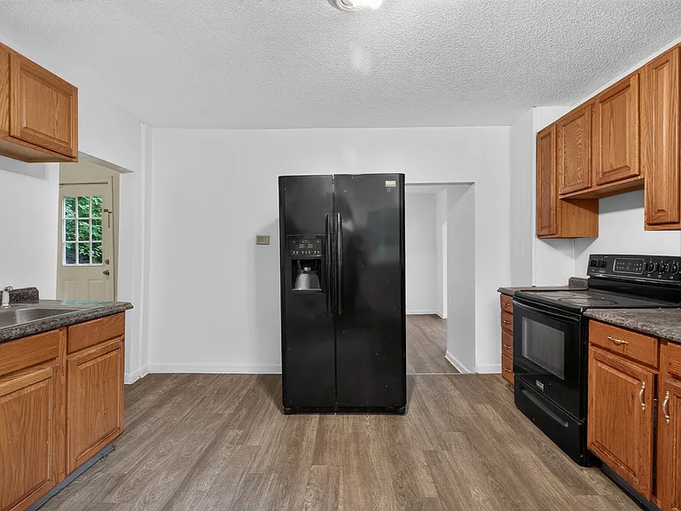 85 Vernon Ave #2 — Photo 20