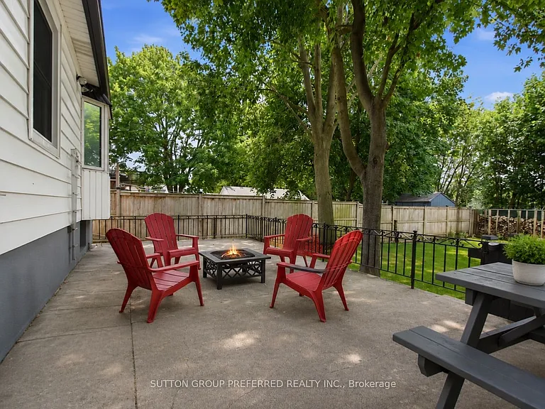 385 Avondale Rd — Photo 21