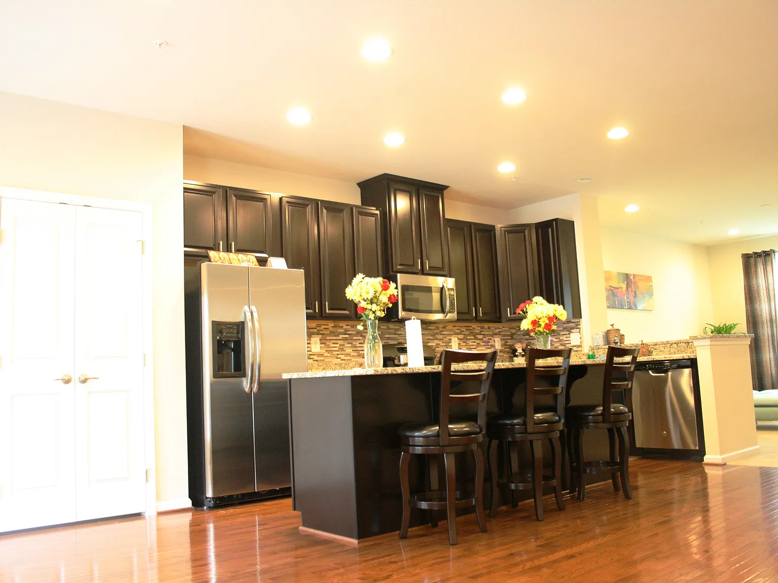 4 bed, 3.5 bath, 2096 sqft, $3,150 — Photo 2