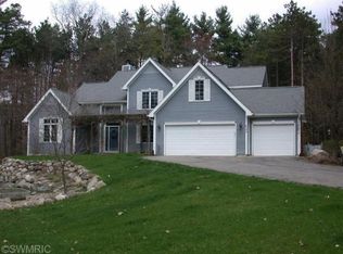 8340 N Eagle Lake Dr, Kalamazoo, MI 49009