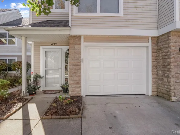 632 Riverstone Ln, Chelsea, MI 48118