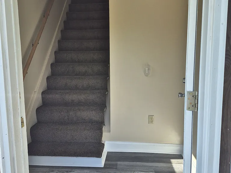 124 E Crain Ave #UP — Photo 8