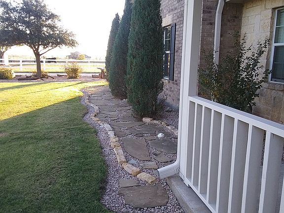 front yard walk way