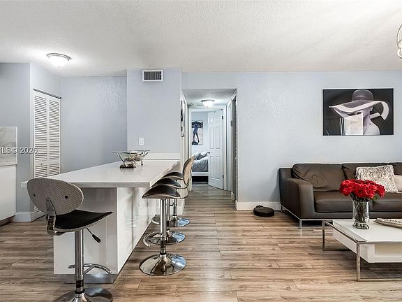 5th image of 7208 Fairway Dr APT I9