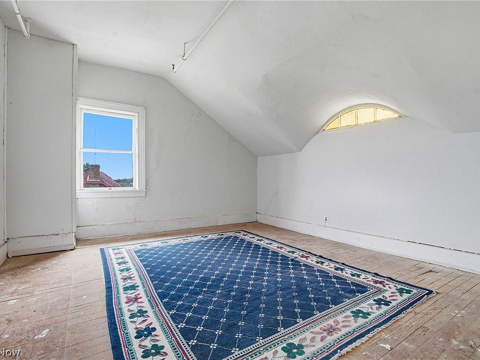 34th image of 1435 Market Ave N