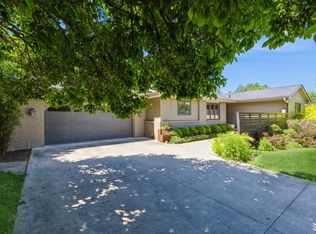 7504 Benton Dr, Urbandale, IA 50322