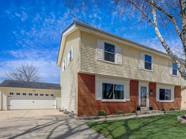 229 South Regis ROAD, Saukville, WI 53080