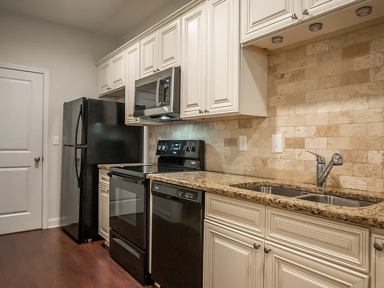 1131 Binghampton Cir — Photo 6