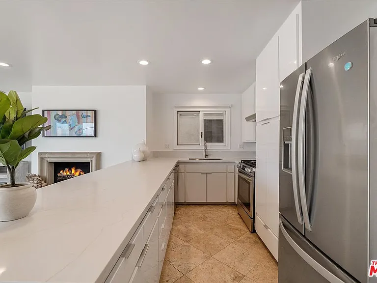 6419 Ocean Front Walk — Photo 10