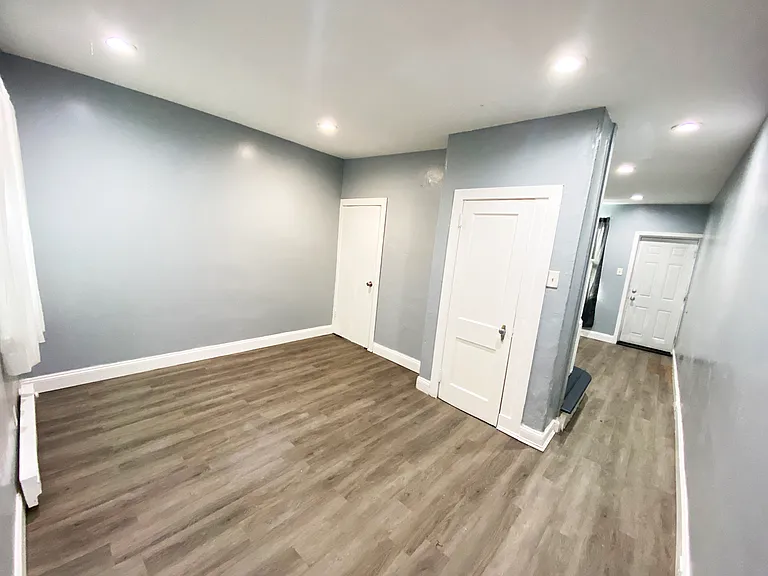2731 Hope St — Photo 23