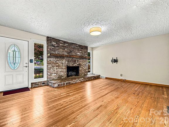 2nd image of 708 Loop Rd