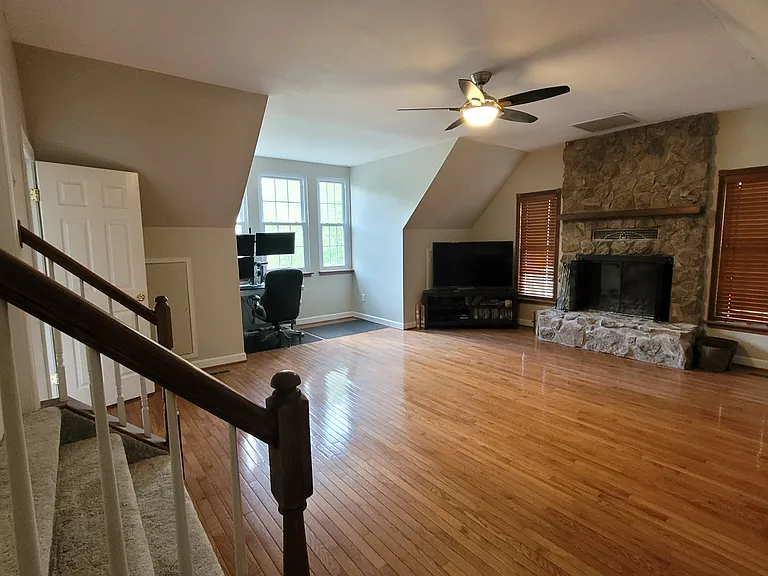 11201 Yardley Ct — Photo 12