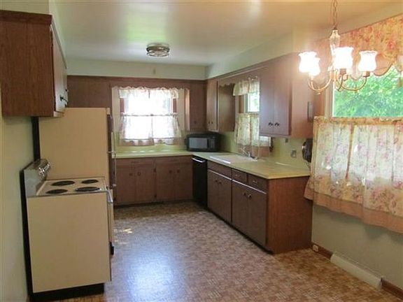 lots of storage in kitchen