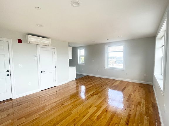 2nd image of 325 Newport Ave APT 31