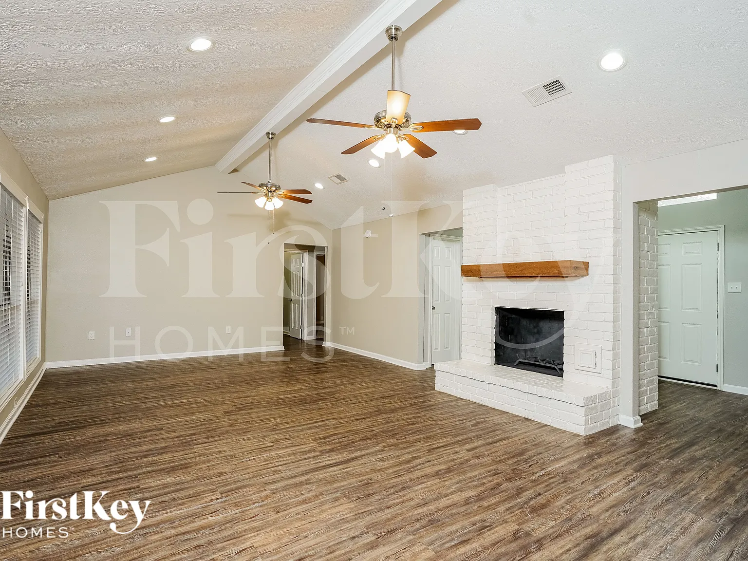 4 bed, 2.5 bath, 2324 sqft, $2,295 — Photo 4