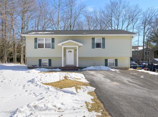 7567 Eagle Rock Dr, Tobyhanna, PA