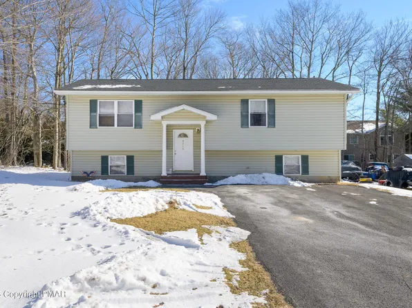 7567 Eagle Rock Dr, Tobyhanna, PA 18466
