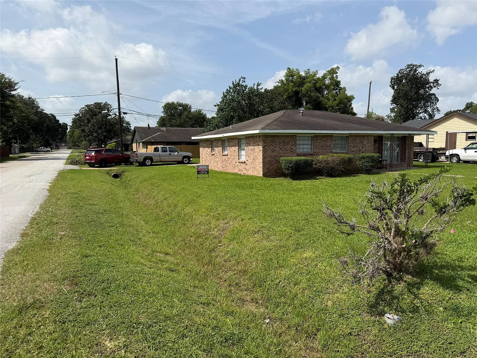 3 bed, 1.5 bath, 1480 sqft, $1,800 — Photo 2