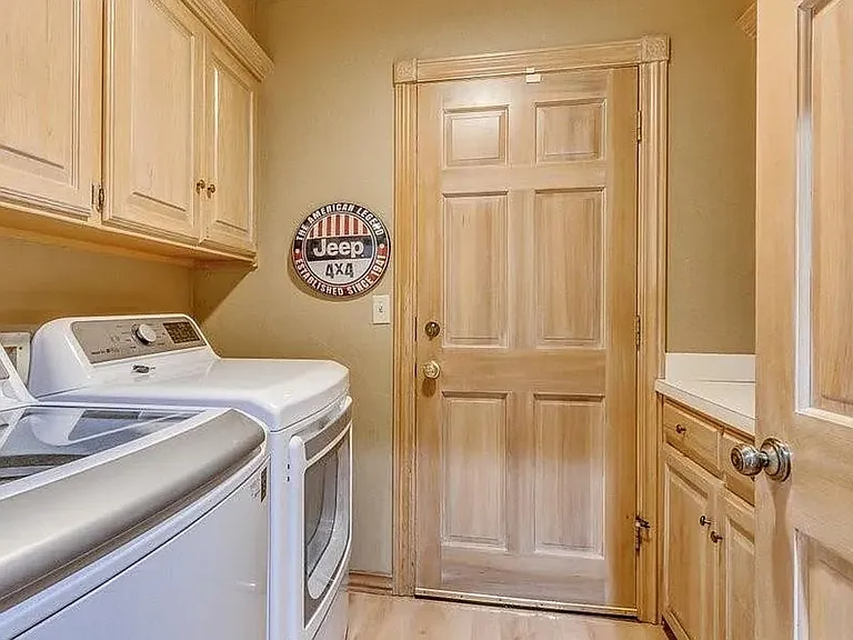 1408 Fox View Ct — Photo 26