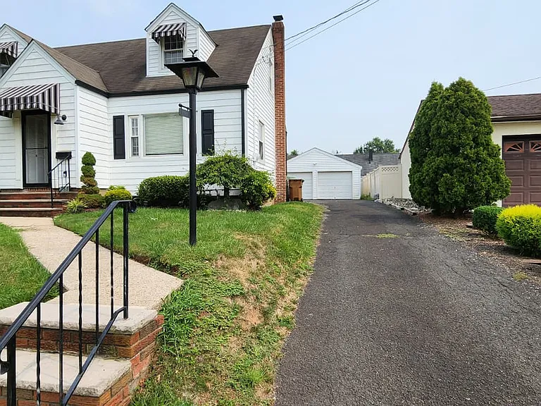 135 Morristown Rd — Photo 2