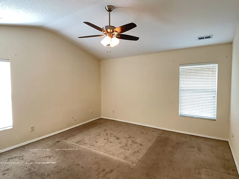 1000 Post Oak Ct — Photo 2