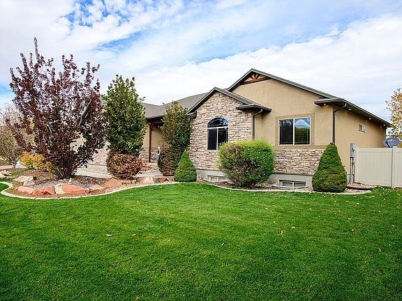 2nd image of 208 W Preakness Way
