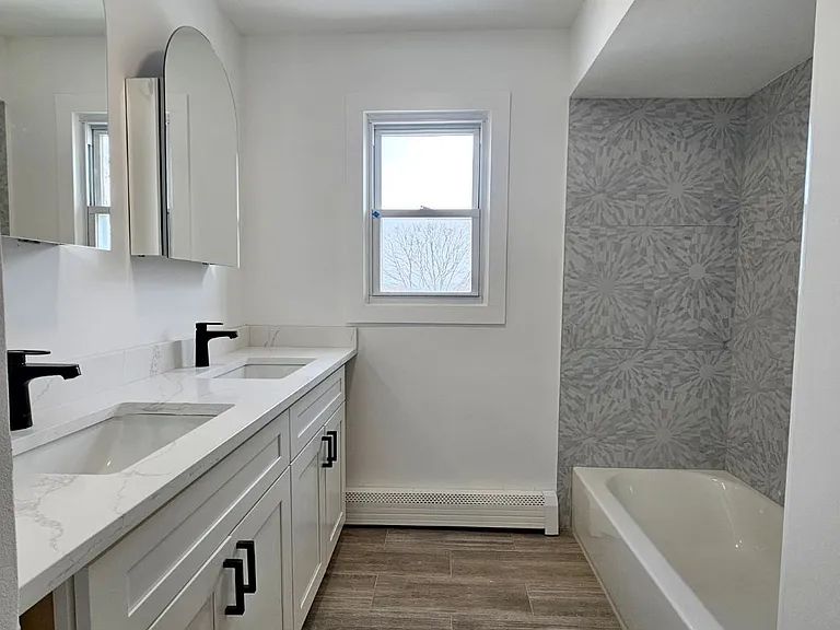 2nd Full Bathroom