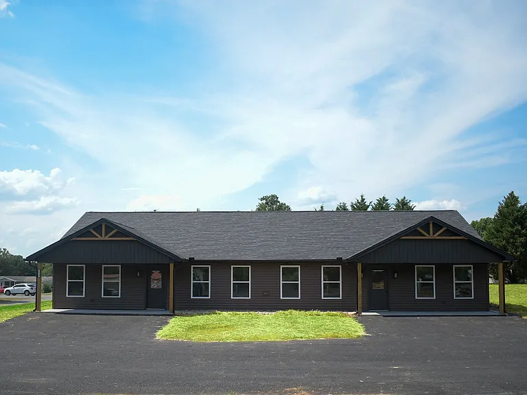 1905 River Meadows Dr — Photo 2