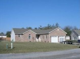 3005 Willow Branch Ln, Herrin, IL 62948