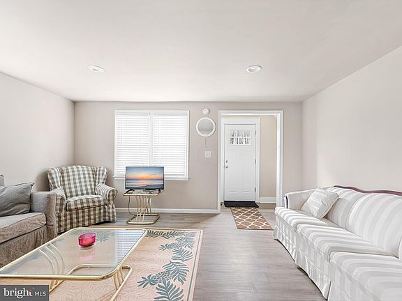 3rd image of 32079 Dupont Blvd
