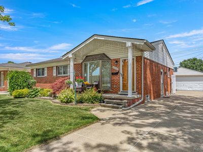 8094 Arnold St, Dearborn Heights, MI, 48127