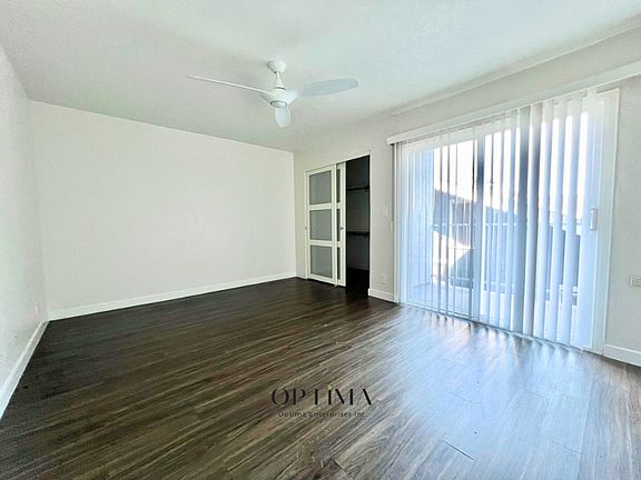 5th image of 938 E 6th St APT 202