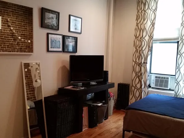 329 West 51st Street image 4 of 8