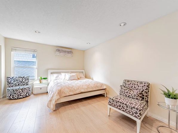 6 bedroom rental in Richmond — photo 16
