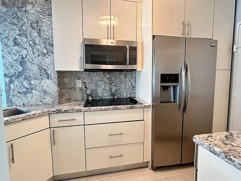 2899 Collins Ave #724 — Photo 5