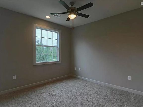 3rd image of 15849 Valley View Dr