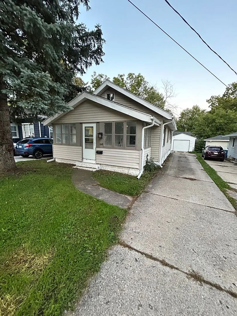 1649 Havana Ave SW — Photo 1