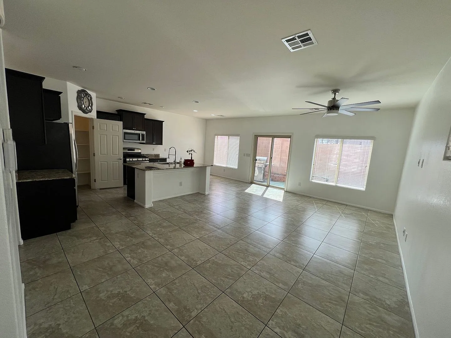 Beautiful 3 Bedroom Home in Gated Community with 2-Car Garage — Photo 3