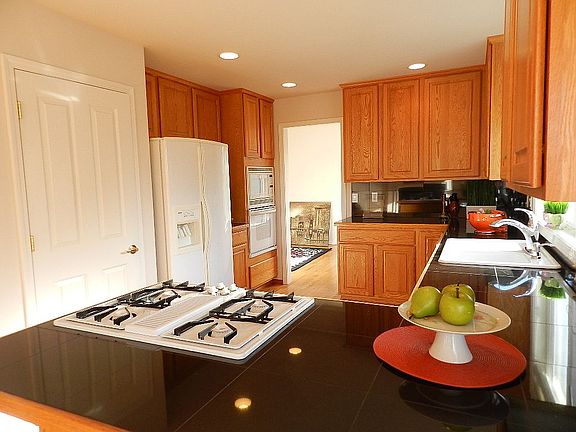 Walk-in pantry and built ins