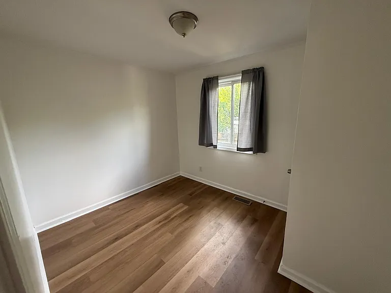 2605 Grimes St — Photo 6
