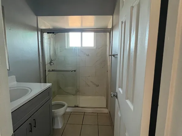 127 Wilson Ave #4, Bakersfield, CA 93308