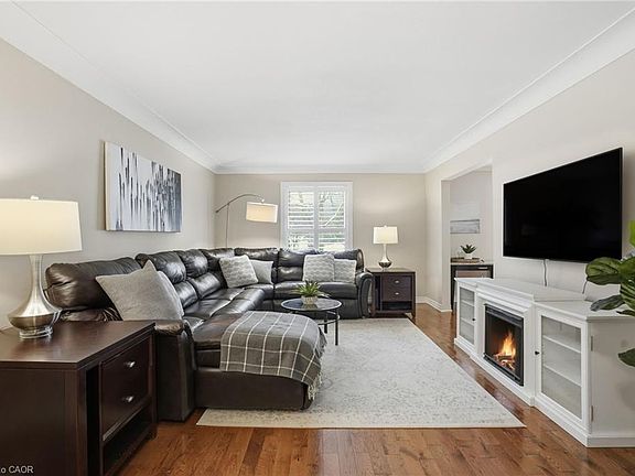 5th image of 1995 Kerns Rd